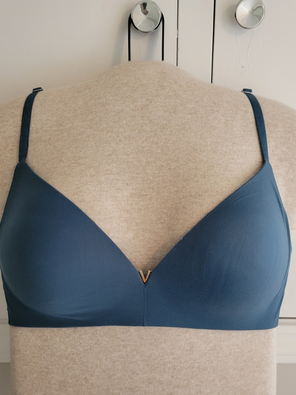 Victoria's Secret Wireless V-Plunge Bra in Deep Teal